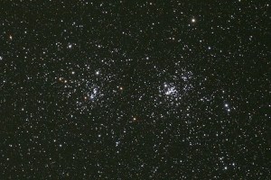 NGC 869 und NGC 884 (von Andrew Cooper acooper@pobox.com - Eigenes Werk, CC BY-SA 3.0, $3)