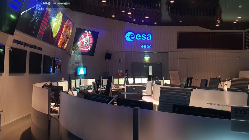 Blick in den leeren Mission Control Room