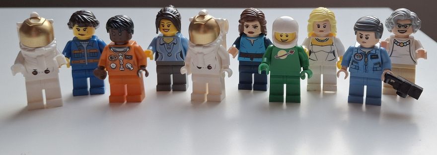 hinter jedem LEGO-Astronauten steht eine weibliche LEGO-Figur