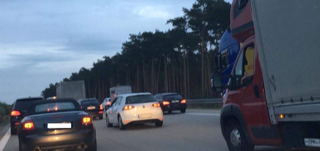 Autos auf der Autobahn im Stau